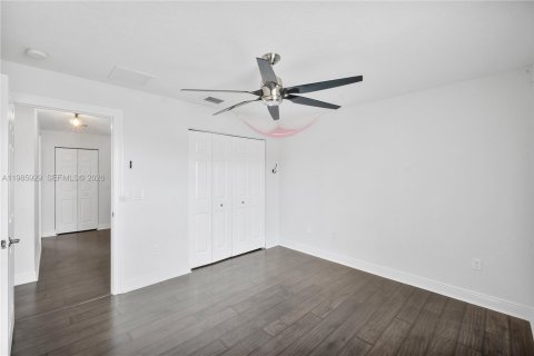 House in Miramar, Florida 4 bedrooms, 233 sq.m. № 2049525 - photo 25