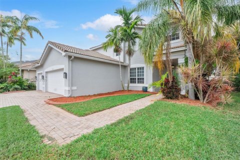 House in Miramar, Florida 4 bedrooms, 233 sq.m. № 2049525