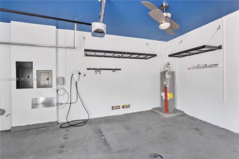 House in Miramar, Florida 4 bedrooms, 233 sq.m. № 2049525 - photo 29