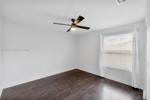 House in Miramar, Florida 4 bedrooms, 233 sq.m. № 2049525 - photo 27