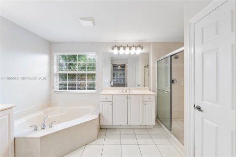 House in Miramar, Florida 4 bedrooms, 233 sq.m. № 2049525 - photo 19