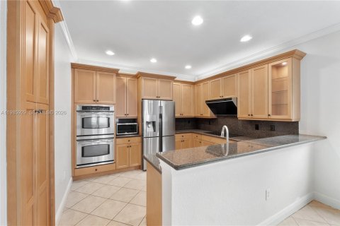 House in Miramar, Florida 4 bedrooms, 233 sq.m. № 2049525 - photo 6