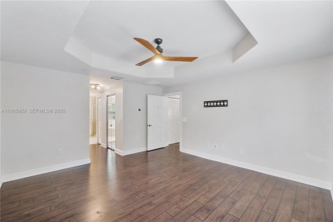 House in Miramar, Florida 4 bedrooms, 233 sq.m. № 2049525 - photo 15