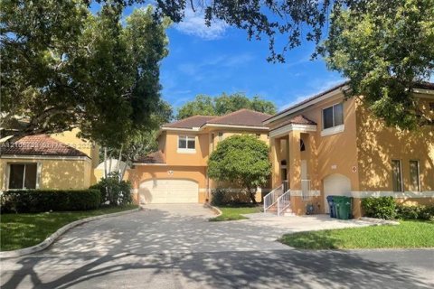 Condominio en Coral Springs, Florida, 4 dormitorios  № 2417533