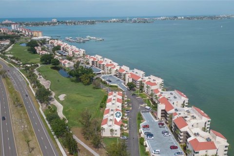 Condominio en venta en Saint Petersburg, Florida, 2 dormitorios, 89.19 m2 № 2112106 - foto 30
