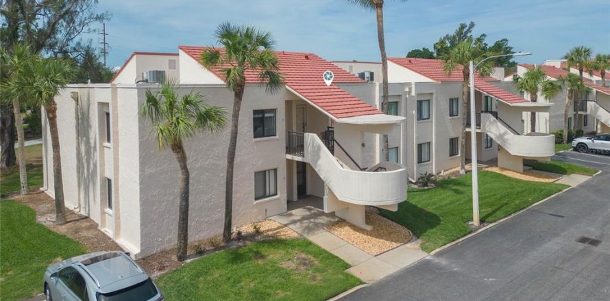 Condominio en Saint Petersburg, Florida, 2 dormitorios № 2112106
