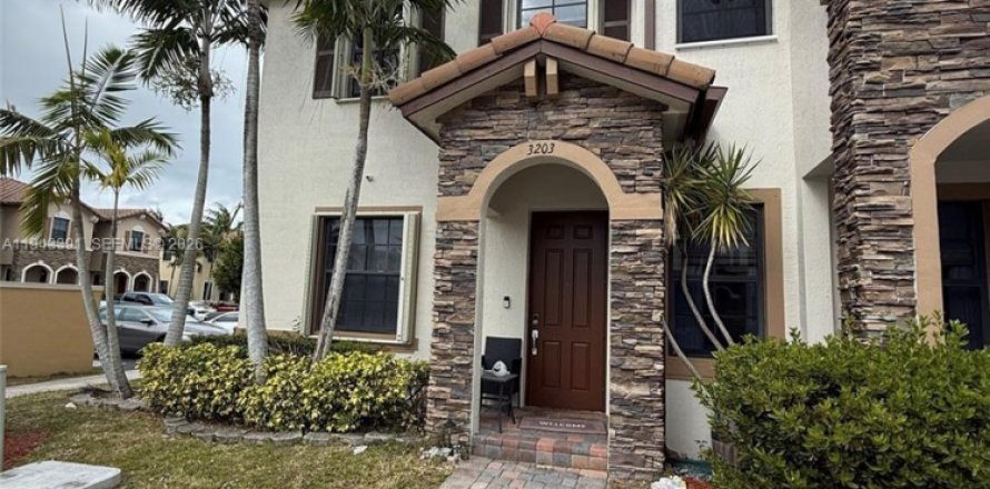 Adosado en Homestead, Florida 2 dormitorios, 113.71 m2 № 2000305