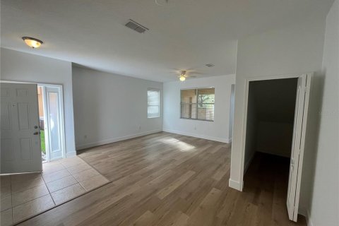 Townhouse in Orlando, Florida 3 bedrooms, 174.84 sq.m. № 2391221 - photo 2