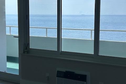 House in Lauderdale-by-the-Sea, Florida 1 bedroom, 61.32 sq.m. № 2083555 - photo 2