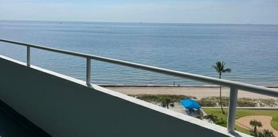 House in Lauderdale-by-the-Sea, Florida 1 bedroom, 61.32 sq.m. № 2083555