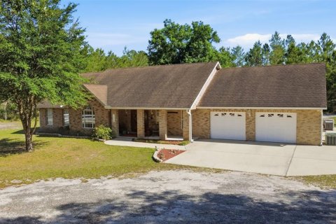 House in De Leon Springs, Florida 3 bedrooms, 207.08 sq.m. № 2120248 - photo 8