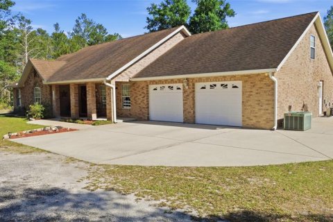 House in De Leon Springs, Florida 3 bedrooms, 207.08 sq.m. № 2120248