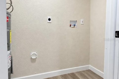 Villa ou maison à louer à Lakeland, Floride: 2 chambres, 83.61 m2 № 2415074 - photo 2