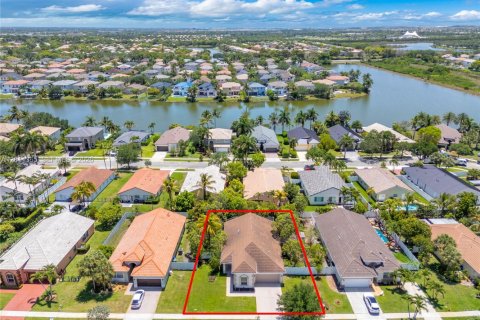 Villa ou maison à vendre à Pembroke Pines, Floride: 3 chambres, 184.97 m2 № 2074970 - photo 24