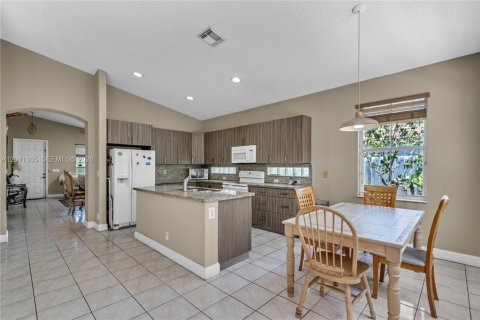 Villa ou maison à vendre à Pembroke Pines, Floride: 3 chambres, 184.97 m2 № 2074970 - photo 11