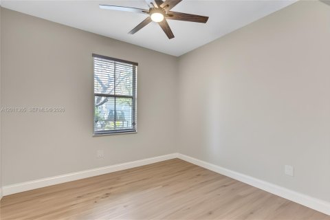Villa ou maison à vendre à Pembroke Pines, Floride: 3 chambres, 184.97 m2 № 2074970 - photo 30