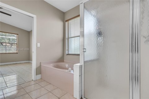 Villa ou maison à vendre à Pembroke Pines, Floride: 3 chambres, 184.97 m2 № 2074970 - photo 16