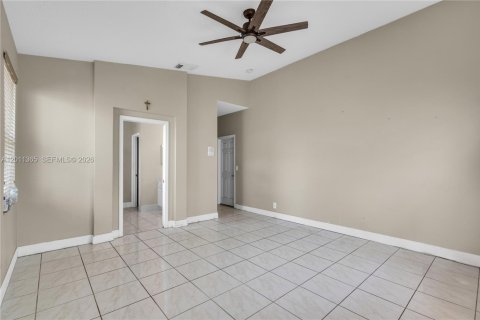 Villa ou maison à vendre à Pembroke Pines, Floride: 3 chambres, 184.97 m2 № 2074970 - photo 14
