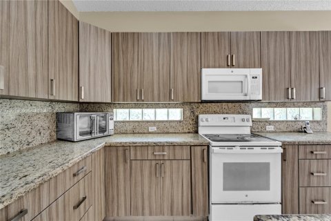 Villa ou maison à vendre à Pembroke Pines, Floride: 3 chambres, 184.97 m2 № 2074970 - photo 8