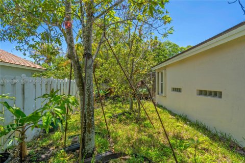 Villa ou maison à vendre à Pembroke Pines, Floride: 3 chambres, 184.97 m2 № 2074970 - photo 22