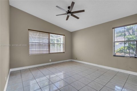 Villa ou maison à vendre à Pembroke Pines, Floride: 3 chambres, 184.97 m2 № 2074970 - photo 28