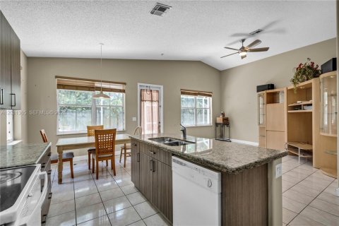 Villa ou maison à vendre à Pembroke Pines, Floride: 3 chambres, 184.97 m2 № 2074970 - photo 9