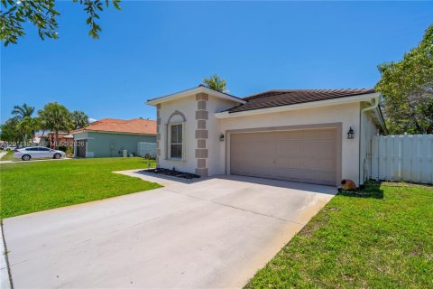 Villa ou maison à vendre à Pembroke Pines, Floride: 3 chambres, 184.97 m2 № 2074970 - photo 4