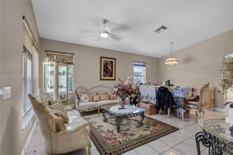 Villa ou maison à vendre à Pembroke Pines, Floride: 3 chambres, 184.97 m2 № 2074970 - photo 6