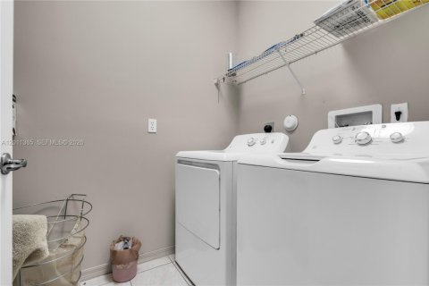 Villa ou maison à vendre à Pembroke Pines, Floride: 3 chambres, 184.97 m2 № 2074970 - photo 17