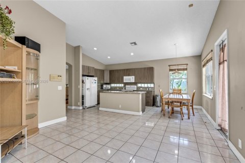 Villa ou maison à vendre à Pembroke Pines, Floride: 3 chambres, 184.97 m2 № 2074970 - photo 10