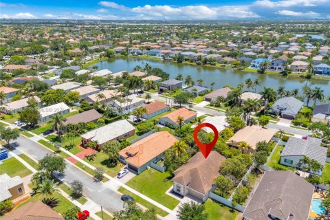 Villa ou maison à vendre à Pembroke Pines, Floride: 3 chambres, 184.97 m2 № 2074970 - photo 25