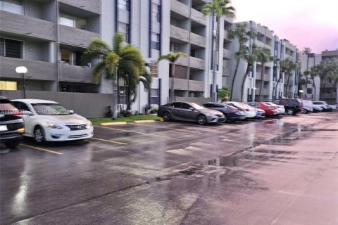 Condo in Hialeah Gardens, Florida, 1 bedroom  № 2055807