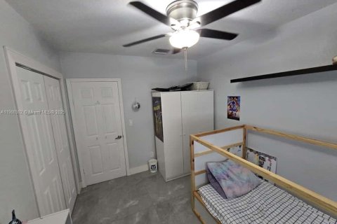 House in Miami, Florida 4 bedrooms, 138.89 sq.m. № 1952548 - photo 23