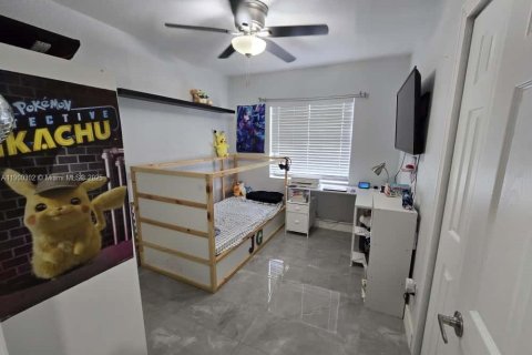 House in Miami, Florida 4 bedrooms, 138.89 sq.m. № 1952548 - photo 22