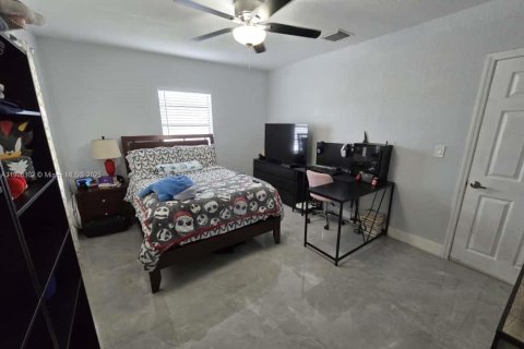 House in Miami, Florida 4 bedrooms, 138.89 sq.m. № 1952548 - photo 16