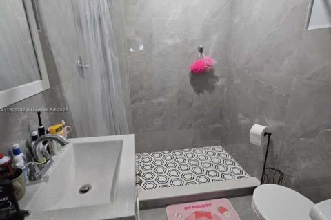 House in Miami, Florida 4 bedrooms, 138.89 sq.m. № 1952548 - photo 19