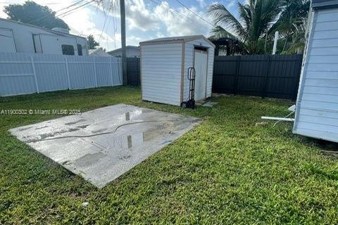 House in Miami, Florida 4 bedrooms, 138.89 sq.m. № 1952548 - photo 30