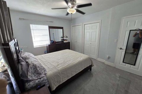 House in Miami, Florida 4 bedrooms, 138.89 sq.m. № 1952548 - photo 11