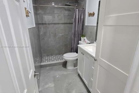 House in Miami, Florida 4 bedrooms, 138.89 sq.m. № 1952548 - photo 14