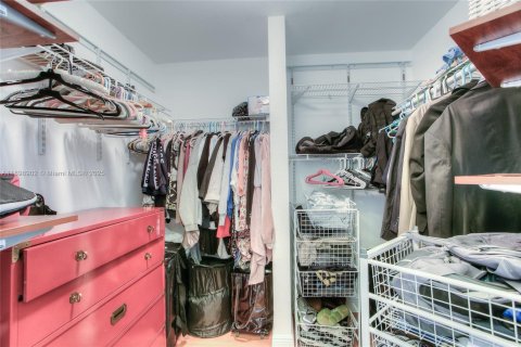 Купить виллу или дом в Хомстед, Флорида 5 спален, 235.41м2, № 1950684 - фото 14