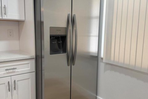 Condominio en venta en Coconut Creek, Florida, 1 dormitorio, 76.09 m2 № 2254539 - foto 6