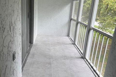 Condominio en venta en Coconut Creek, Florida, 1 dormitorio, 76.09 m2 № 2254539 - foto 14