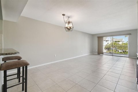 Condo in New Port Richey, Florida, 2 bedrooms № 2143627 - photo 12