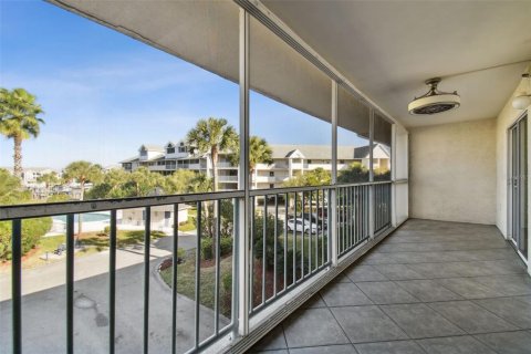 Condo in New Port Richey, Florida, 2 bedrooms № 2143627 - photo 21