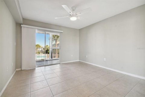 Condo in New Port Richey, Florida, 2 bedrooms № 2143627 - photo 28