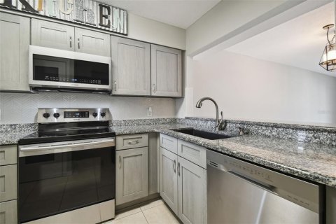 Condo in New Port Richey, Florida, 2 bedrooms № 2143627 - photo 6