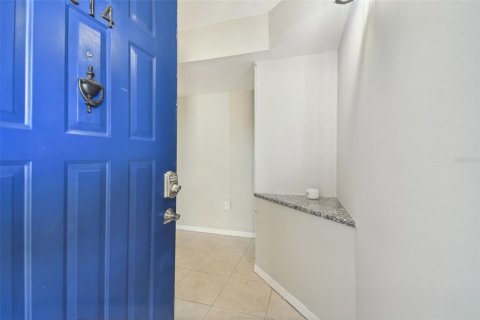 Condo in New Port Richey, Florida, 2 bedrooms № 2143627 - photo 2