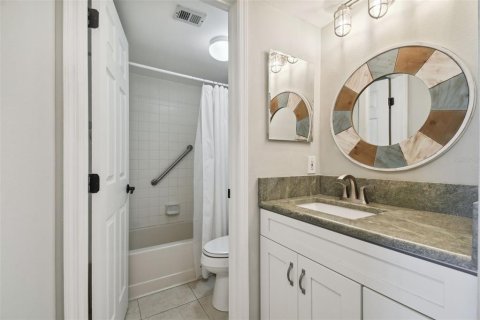Condo in New Port Richey, Florida, 2 bedrooms № 2143627 - photo 26