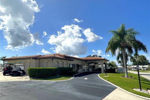 House in Pinellas Park, Florida 2 bedrooms, 123.37 sq.m. № 1894585 - photo 20