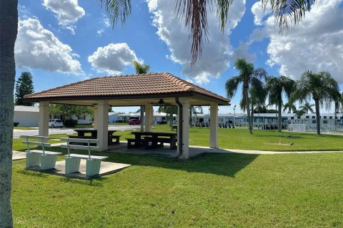 House in Pinellas Park, Florida 2 bedrooms, 123.37 sq.m. № 1894585 - photo 19